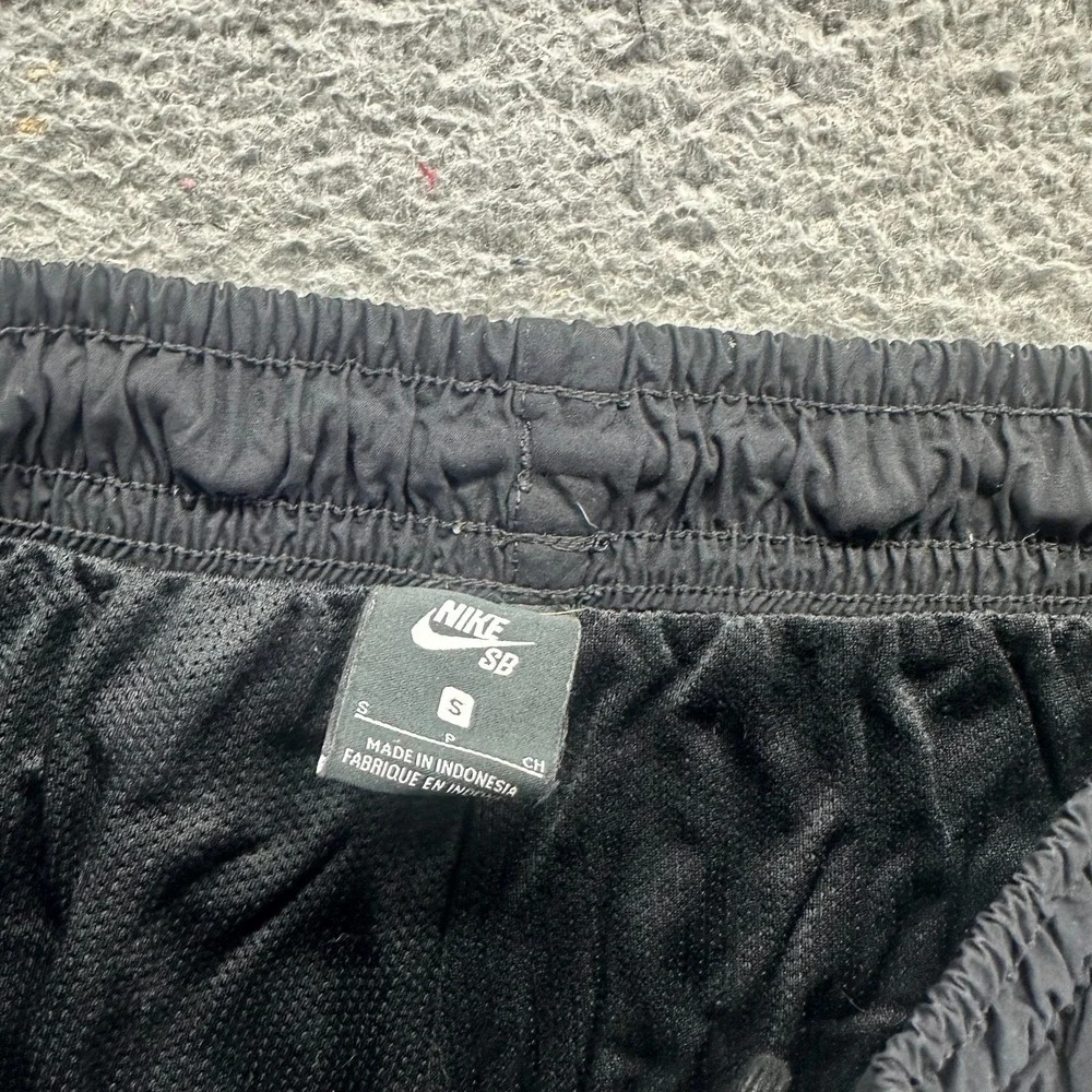 Nike SB Pant Mens S Black Nylon Jogger Tapered Mesh Lined Skateboarding Stretch